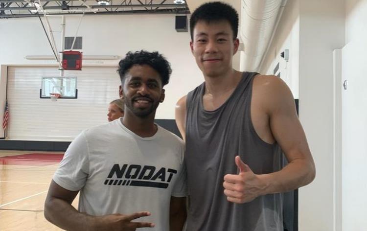 霸气NBA训练师盛赞张镇麟360度风车暴扣奥拉迪波在列