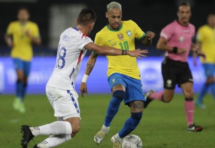 10巴西淘汰智利晋级美洲杯4强帕奎塔破门热苏斯飞踹染红